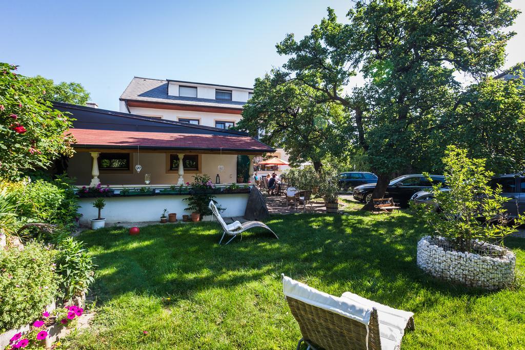 Pension Julia & Haus Elisabeth - Wallner'S Hofheuriger & Weinhof Mörbisch am See Exteriér fotografie