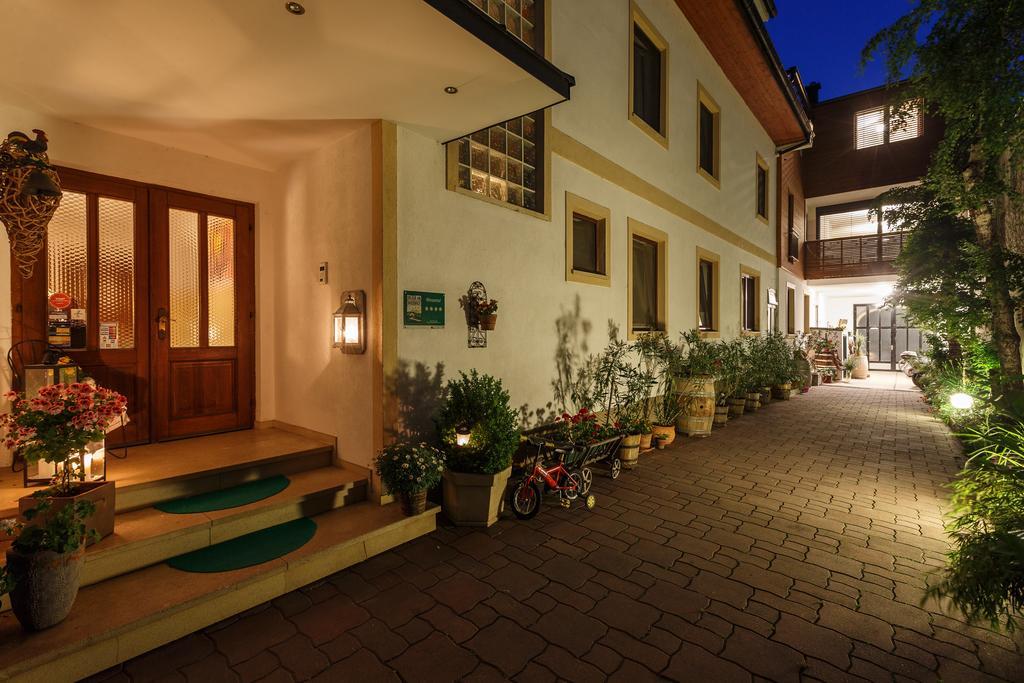 Pension Julia & Haus Elisabeth - Wallner'S Hofheuriger & Weinhof Mörbisch am See Exteriér fotografie