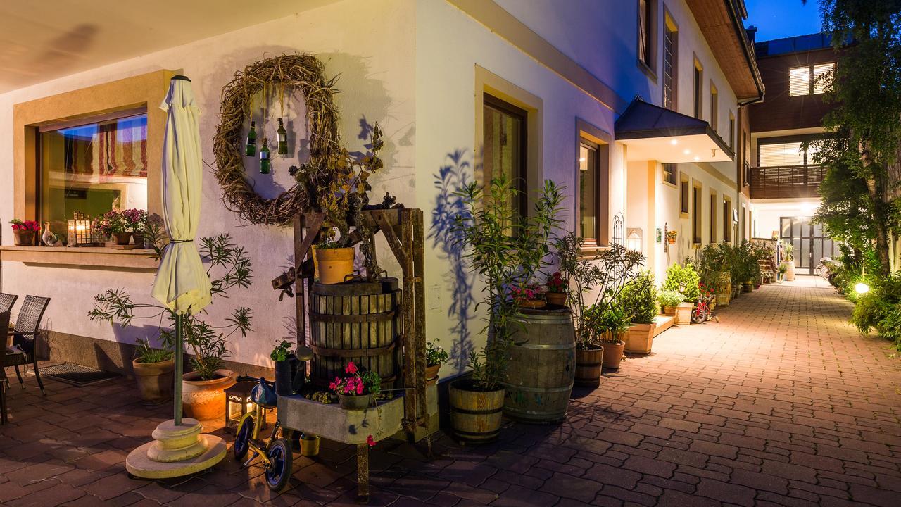 Pension Julia & Haus Elisabeth - Wallner'S Hofheuriger & Weinhof Mörbisch am See Exteriér fotografie
